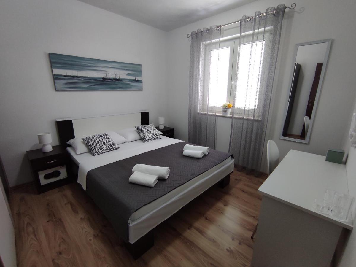 Apartment Zunabovic トロギール エクステリア 写真