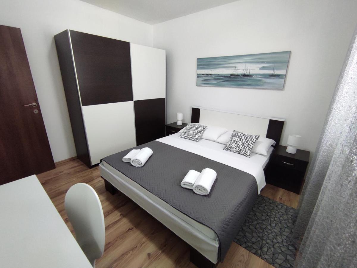 Apartment Zunabovic トロギール エクステリア 写真